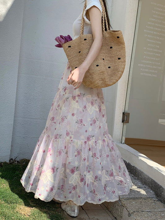 繊細な花刺繍が上品なAラインスカート プリーツ入り ワイドヘム 脚長効果
