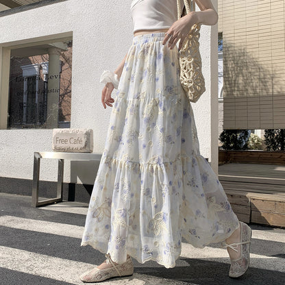繊細な花刺繍が上品なAラインスカート プリーツ入り ワイドヘム 脚長効果