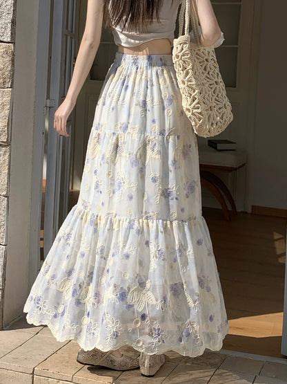 繊細な花刺繍が上品なAラインスカート プリーツ入り ワイドヘム 脚長効果